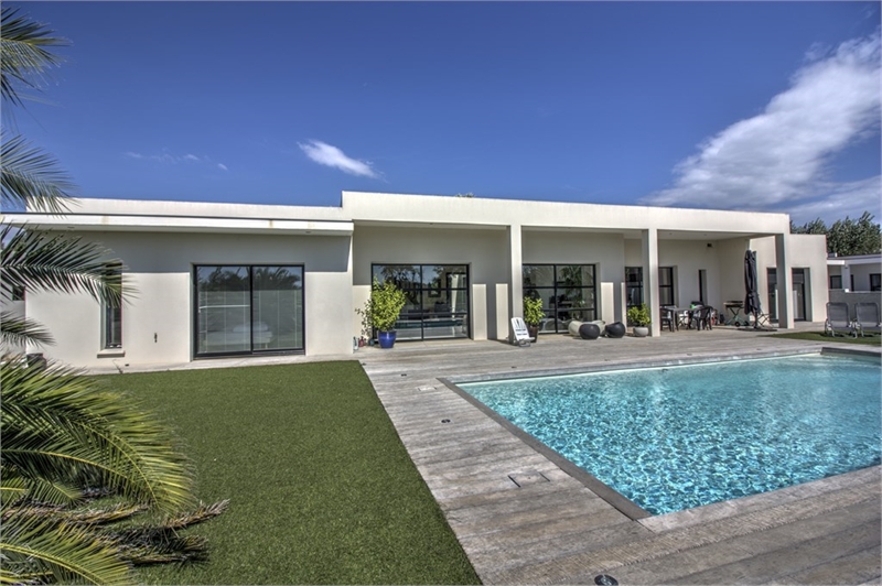Bien de prestige Villa de luxe contemporaine haut de gamme et grand standing avec patio intérieur et grande piscine privée